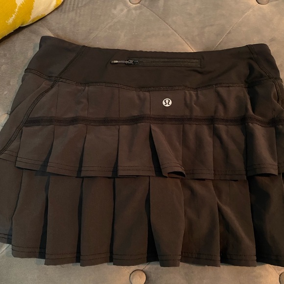 LULULEMON run pace setter skirt/skort **6 size - Picture 2 of 3